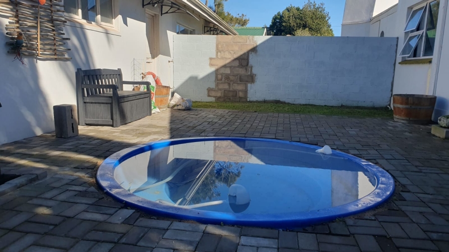 4 Bedroom Property for Sale in Stompneus Bay Western Cape